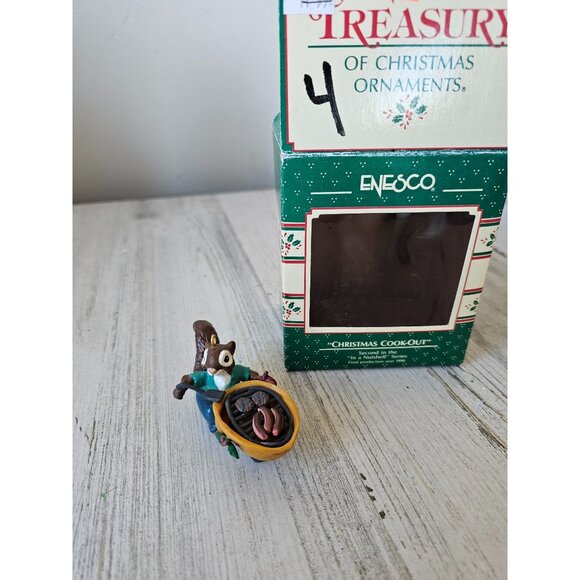 Enesco Xmas cookout squirrel grill ornament vintage in a nutshell second 1989 - Picture 1 of 10